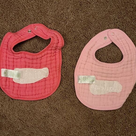 Green Sprouts Baileigh Monogrammed Pink Bibs - Picture 4 of 5